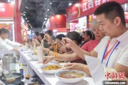 事业目标“嗦粉”经济火热 中国多地“食力”出圈