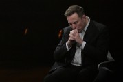 事业目标特斯拉股价收涨超3%：特朗普无意沟通，马斯克父亲劝儿子低头